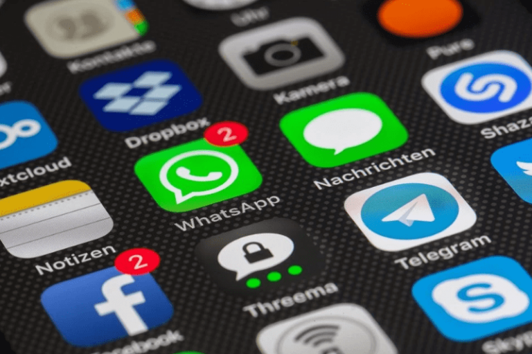 WhatsApp, iPhone Kullanıcıları İçin Karanlık Modu Test Ediyor!